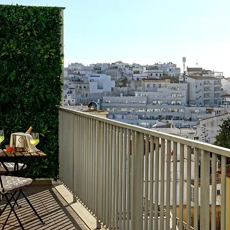 Rooftop Oldtown Apartment *